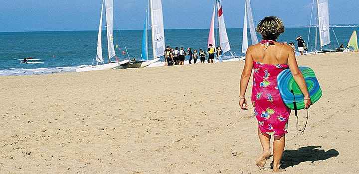 Location vacances gîte avec piscine intérieure en Vendée, les plages de sable fin