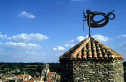 Location gîte Vendée piscine près de Fontenay le comte, de Mervent et de Vouvant et des légendes de la Fée Mélusine