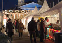 vacances en hiver et marché de Noël avec les exposants