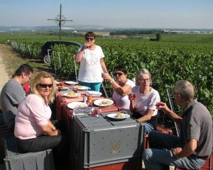 A la tienne pendant le déjeuner vendangeur en Champagne