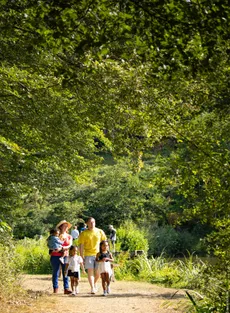 Randonnée en famille dans la campagne vendéenne